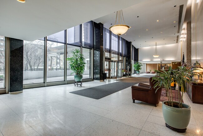 Building Photo - 5701 N Sheridan Rd
