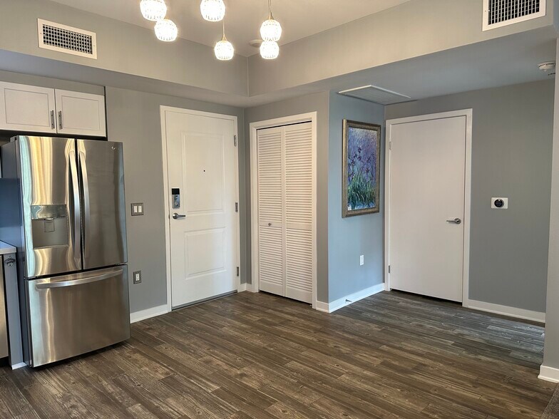 Building Photo - 12655 Bluff Creek Dr