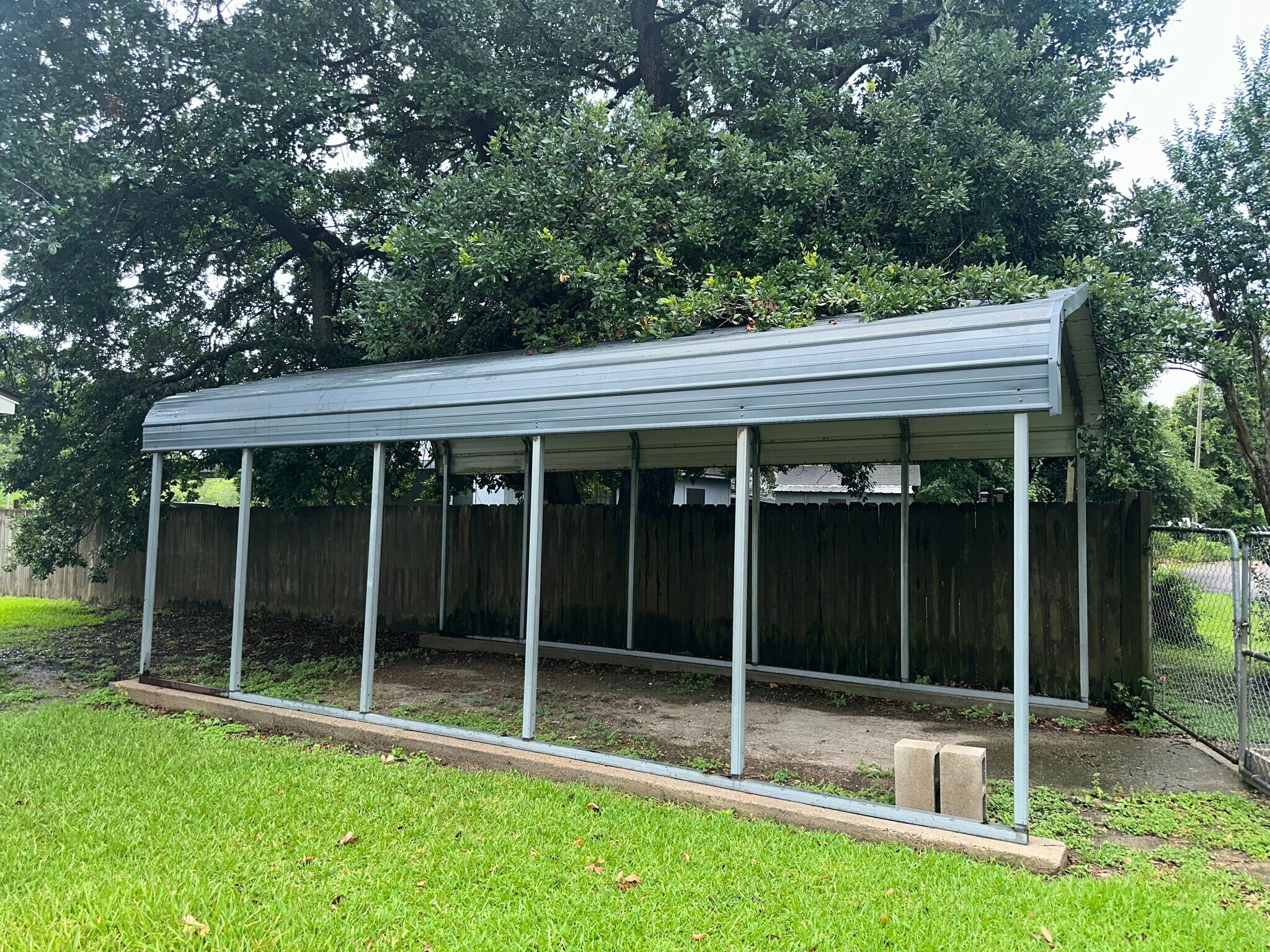 Covered Parking - 2318 Riverside Dr