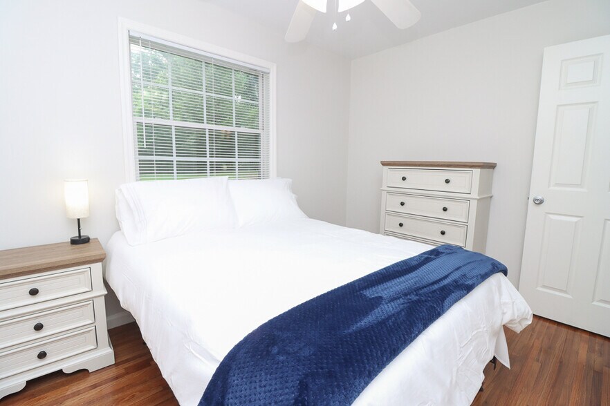 Building Photo - 1904 Karen Ln