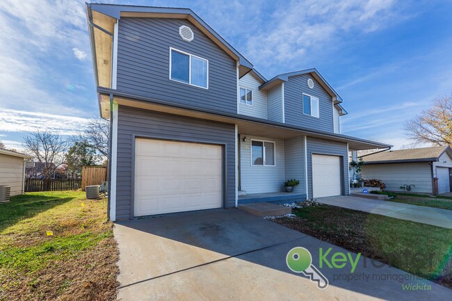 Building Photo - Stunning 3 Bed 2.5 Bath close to highways and shopping!