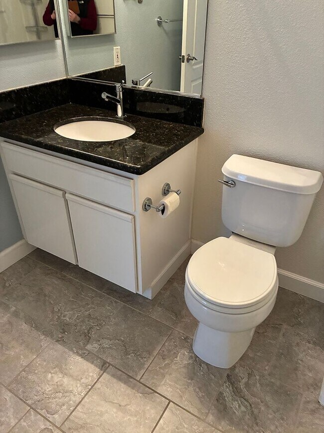 Building Photo - SilverCreek Distinctive Attached 1 BR Home