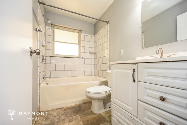 Building Photo - 9238 Orangewood Dr