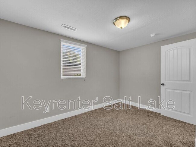 Building Photo - 1095 E 5190 S