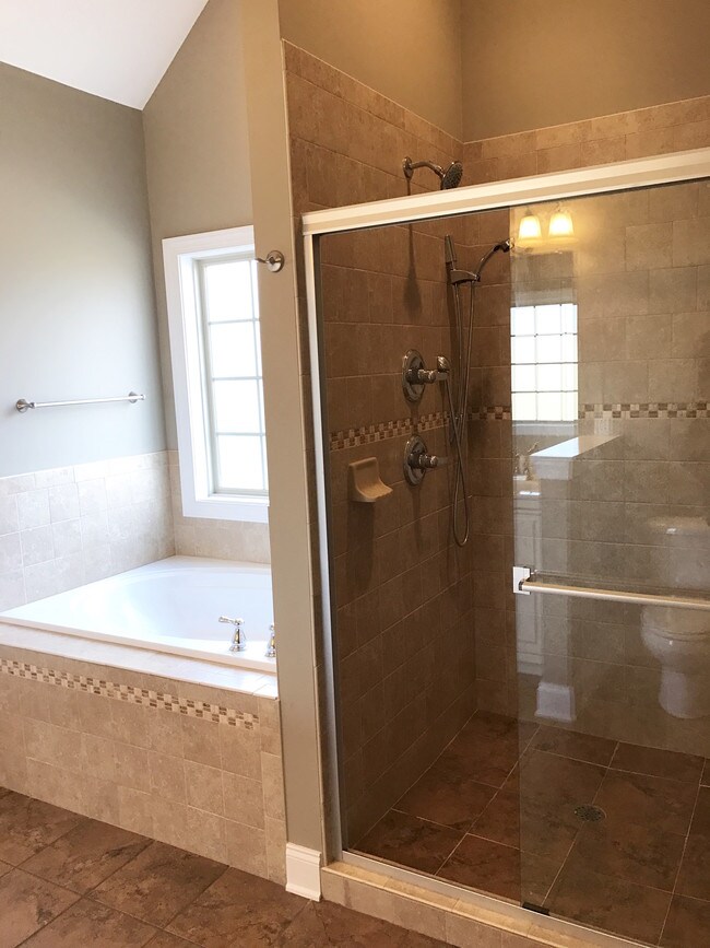 Building Photo - 3564 Drake Rd