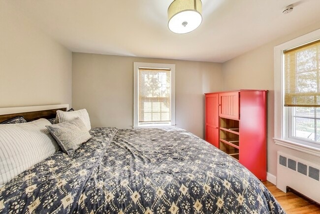 Building Photo - 40 Dunster Ln