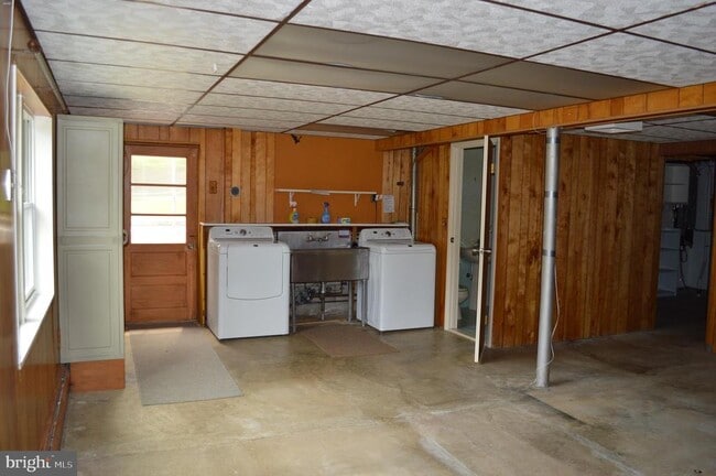 Building Photo - 373 Cheyney Rd