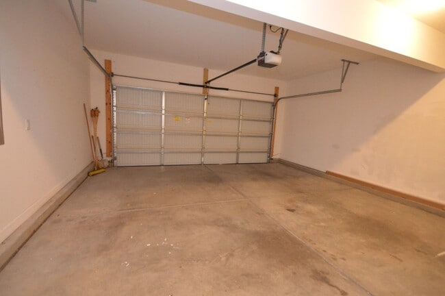 Building Photo - 204 Station Dr