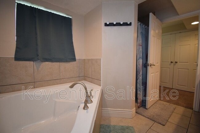 Building Photo - 6502 S 5180 W