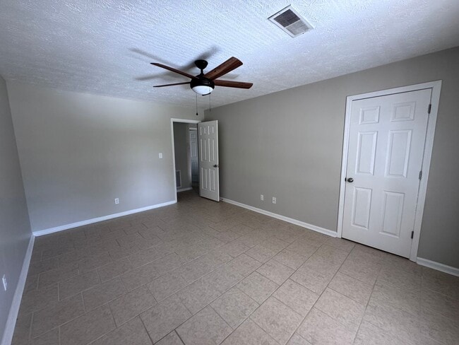 Building Photo - 107 Grogan Cir