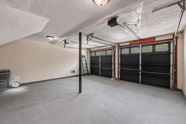 Building Photo - 1854 Oleander Ct