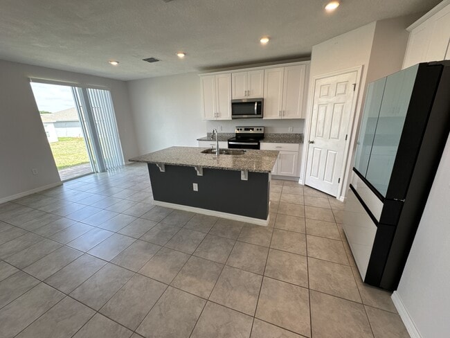 Building Photo - 512 Mckenna Dr