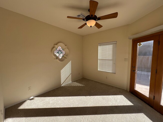 Building Photo - 3 BEDROOM IN LA QUINTA!