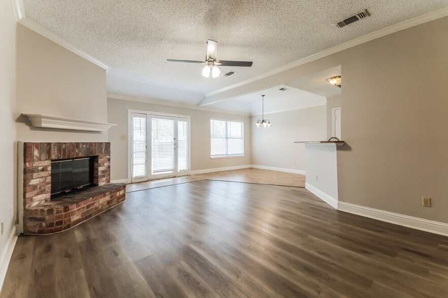 Building Photo - 2524 Park Valley Dr