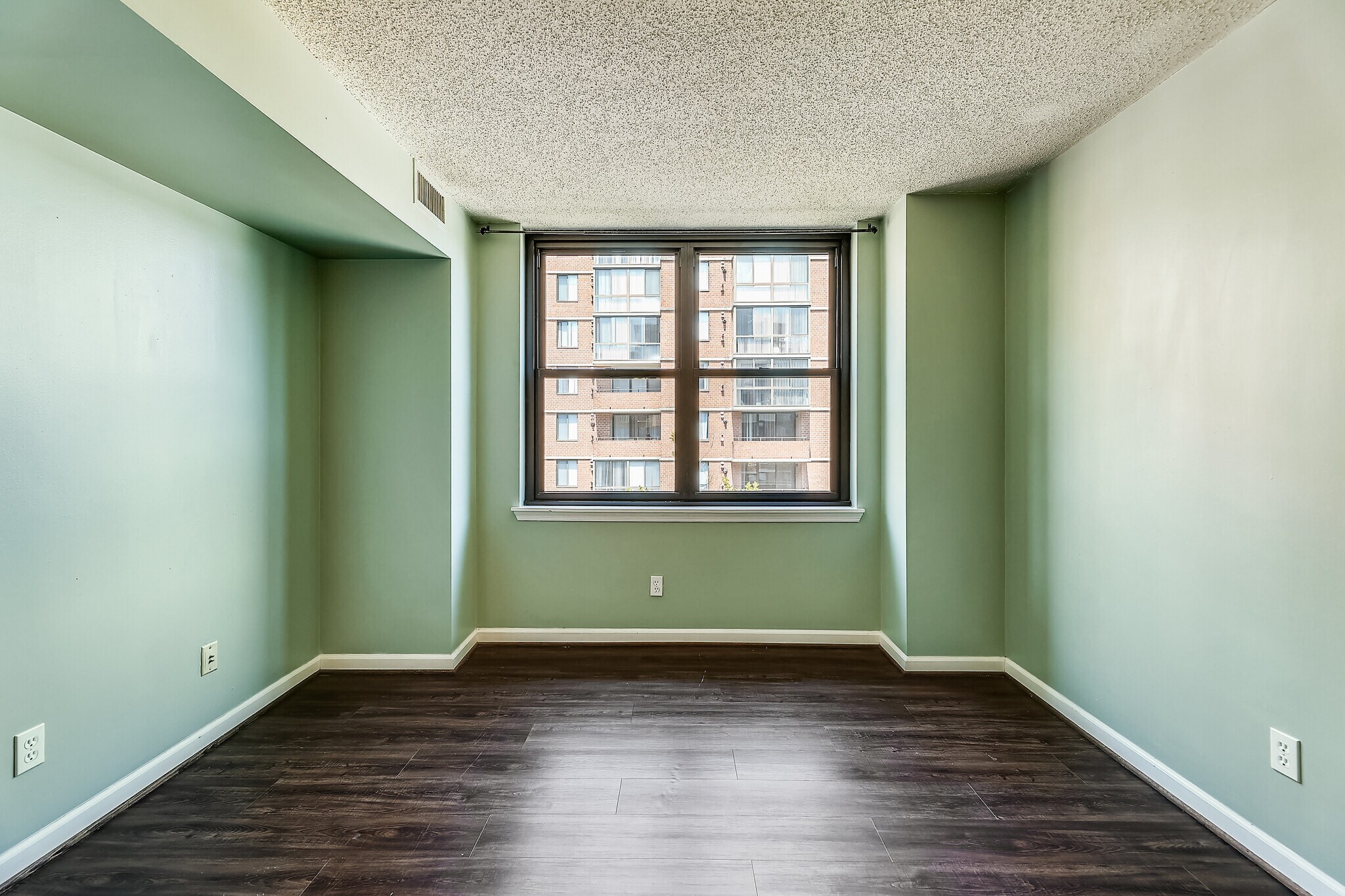 Building Photo - 1200 Braddock Pl