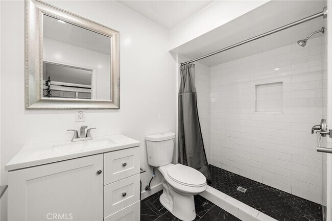 Building Photo - 4630 Cedros Ave