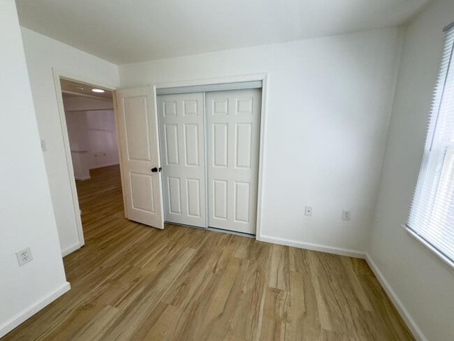 Building Photo - 140 Lindfield Cir