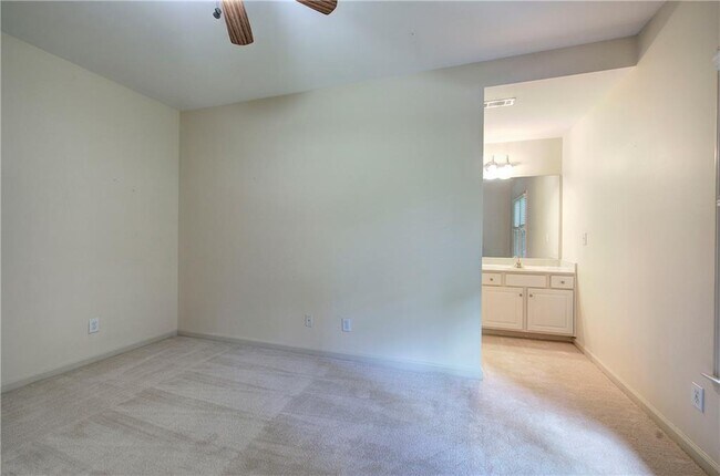 Building Photo - 2320 Starr Lake Dr NW