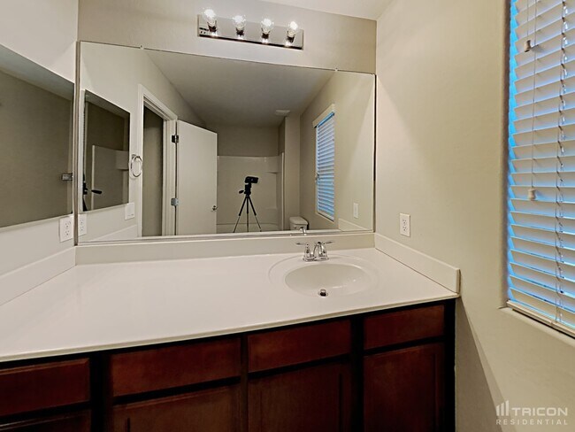 Building Photo - 2515 N 73rd Dr