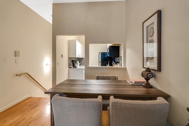 Building Photo - 1110 Clinton St