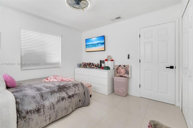 Building Photo - 3172 W 79th Pl