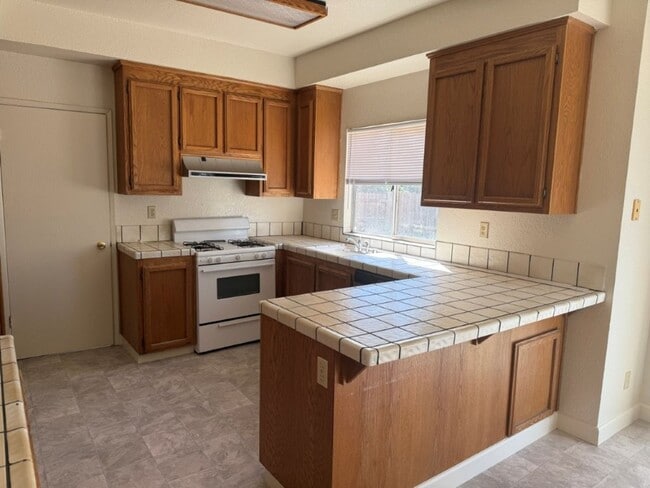 Building Photo - Browns Valley 3 Bedroom 2.5 Bath 2 Story w...