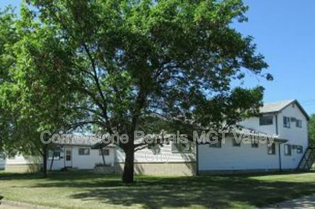 Building Photo - 805-827 3rd St SW