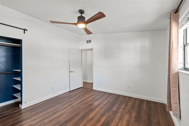 Building Photo - 2407 S Lois Ave