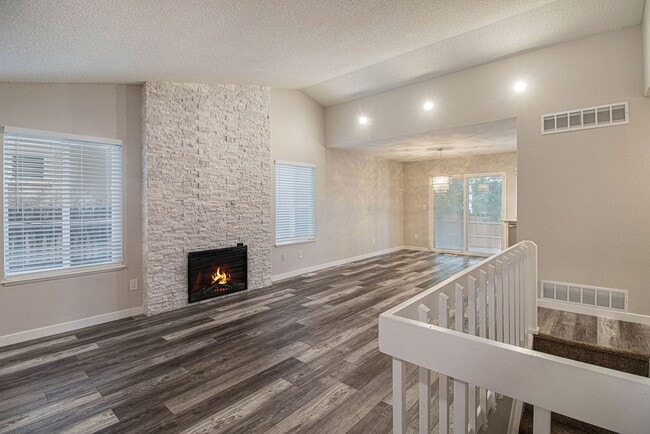 Building Photo - Stunning Greenwood Village Remodel!
