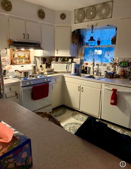 Building Photo - 467 Troy Rd