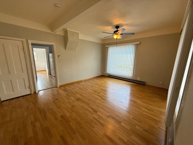 Building Photo - Unique 2-Story Home in Desirable Camas Area!