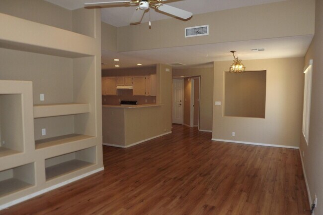 Building Photo - 13826 N Cambria Dr