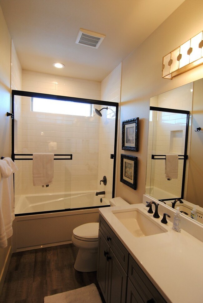 Building Photo - 1712/1714 Danny Boy Ln. Duplex