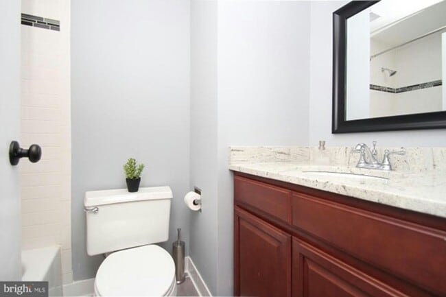 Building Photo - Gorgeous Canton Shipyard 2bd/2ba Condo w/ W/D, Parking Spot and more! Available now