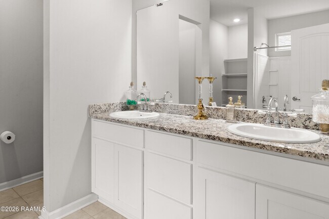 Building Photo - 203 S Lakepointe Dr
