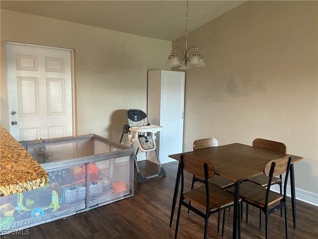 Building Photo - 1401 SW 6th Ave