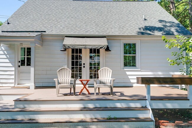 Building Photo - 5000 Bromley Ln