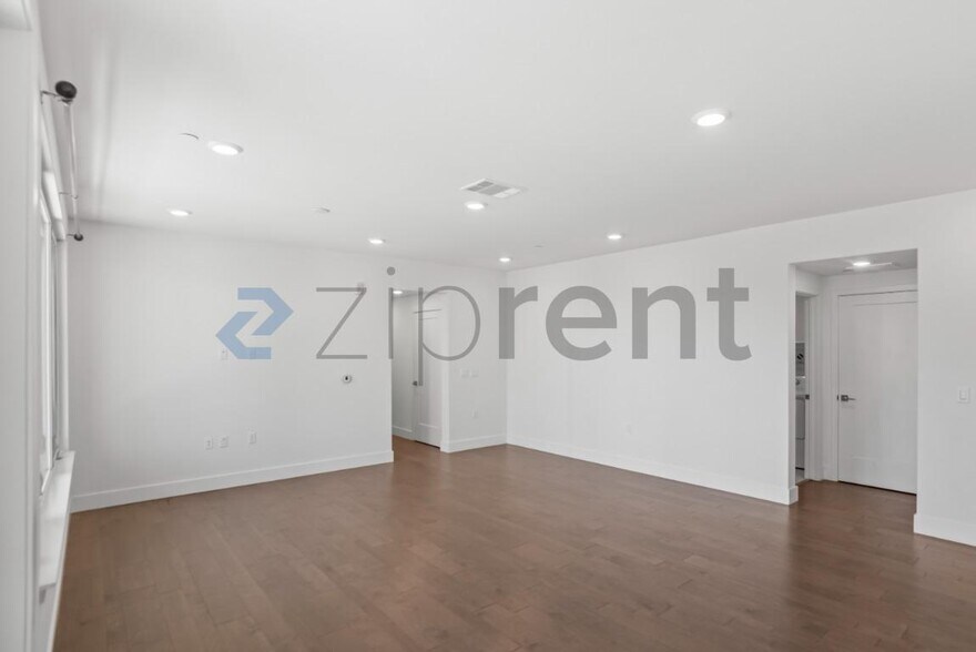 Building Photo - Unit 20