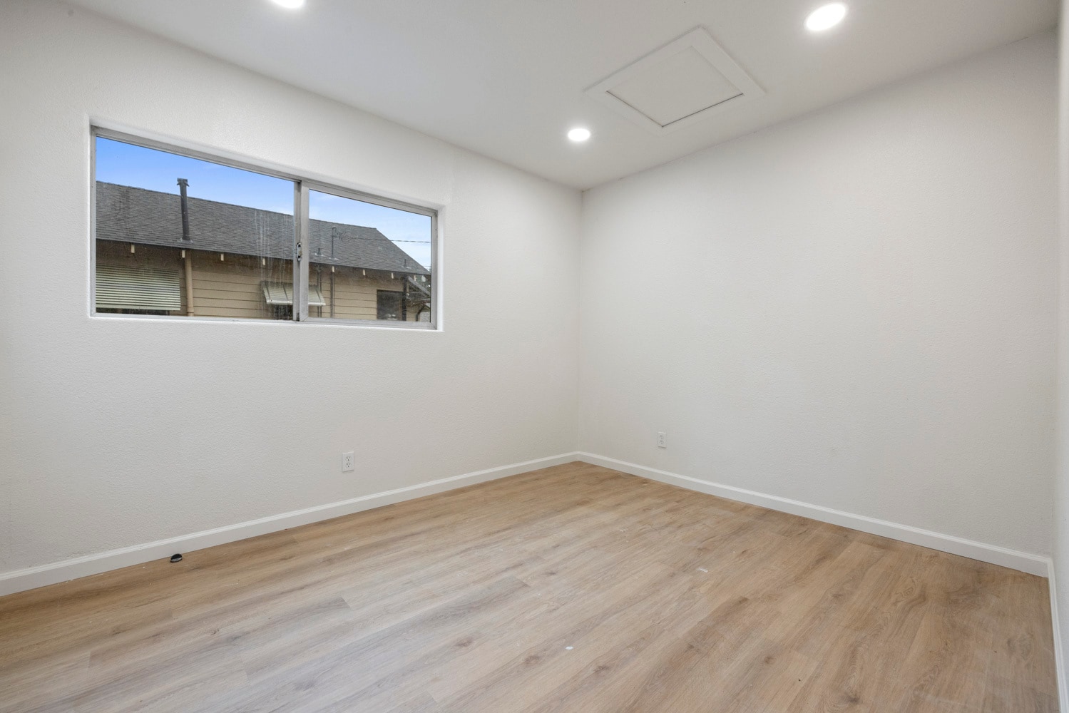 Building Photo - 214 Kimble St