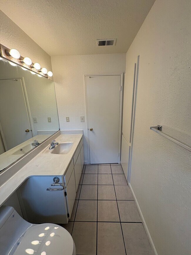 Building Photo - Very Nice Home for Rent! Swimming Pool!