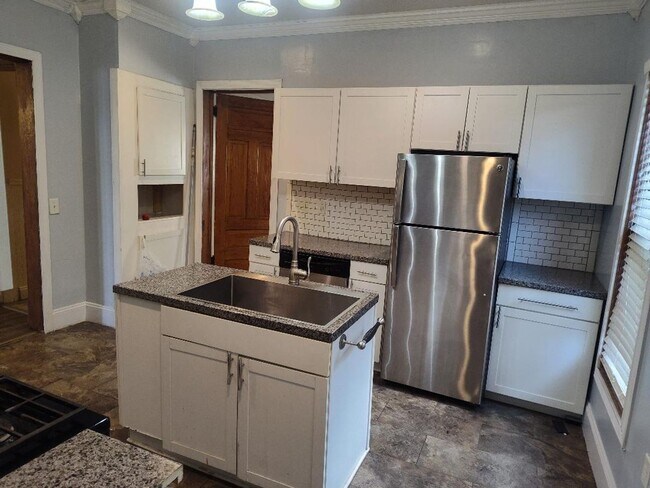 Building Photo - 3 BR/ 1 Bathroom - Stuart Neighborhood