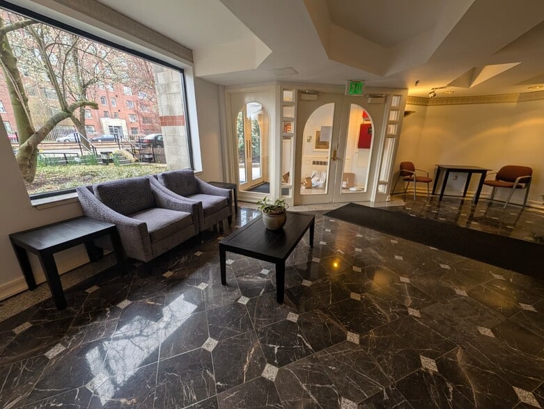 Building Photo - 1933 Commonwealth Ave