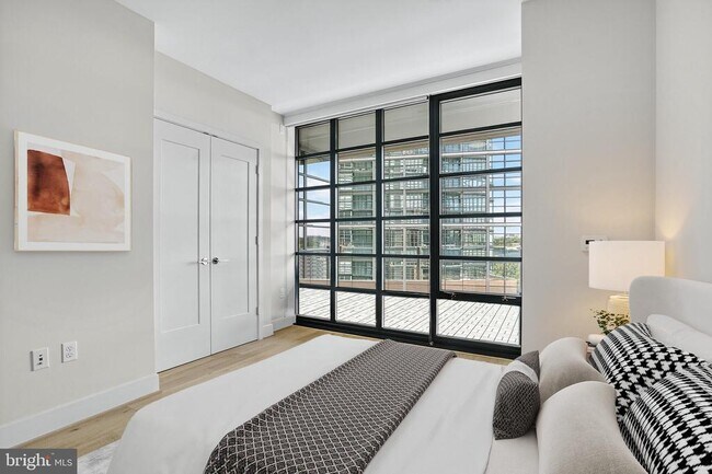 Building Photo - 45 Sutton Square SW