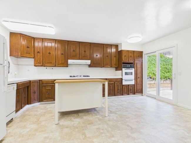 Building Photo - Del Rey Oaks Charmer for Rent