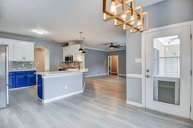 Building Photo - Tastefully Renovated Ranch in Hickory on q...