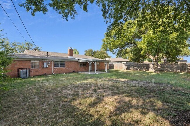Building Photo - 7009 Corona Dr