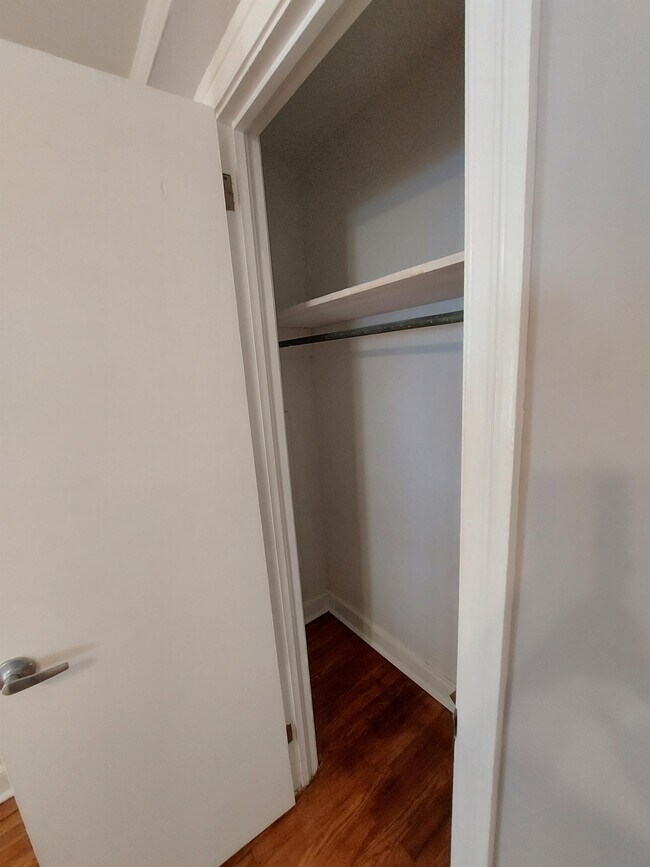 Building Photo - 1713 Lacy St