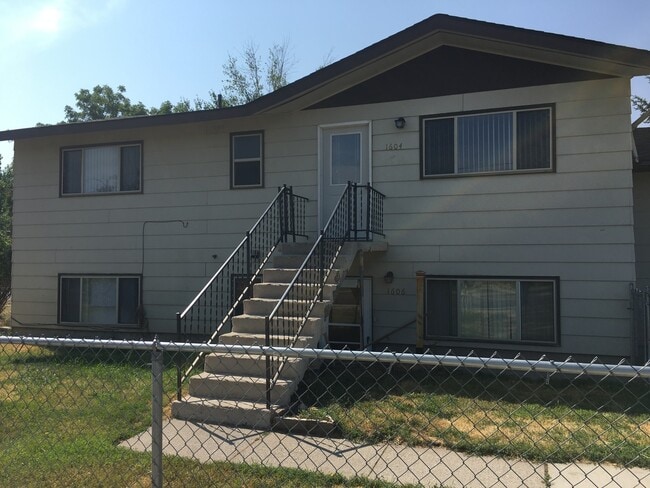 Building Photo - 3 Bedroom 1 Bathroom Duplex