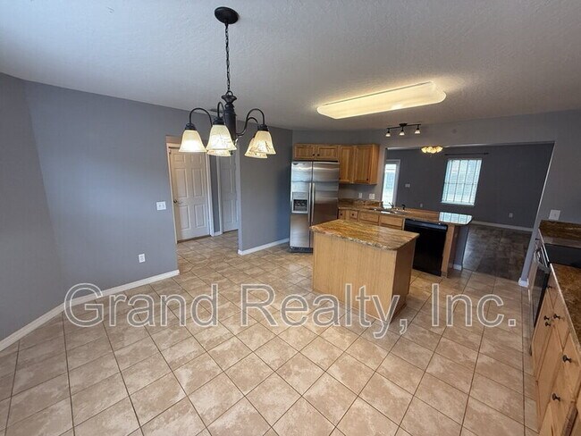 Building Photo - 2096 Andorra St