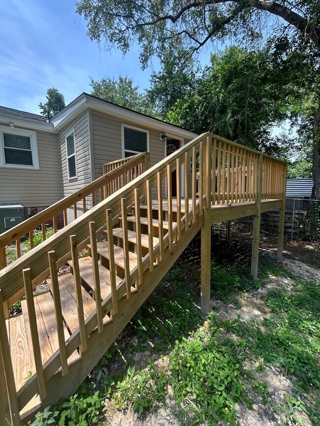 Building Photo - 2 Bedroom House in Lexington near Main St
